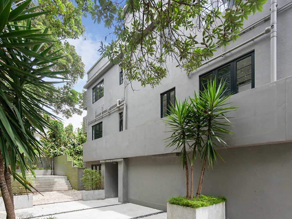 https://img.propertyraptor.com/cdn-cgi/imagedelivery/KD5bF_AFL0JDTbKLWF7z9g/ap8/ap8_001/hornet/prp/img/0b1c19a5251a0fd505b0600328450d49.jpg/public