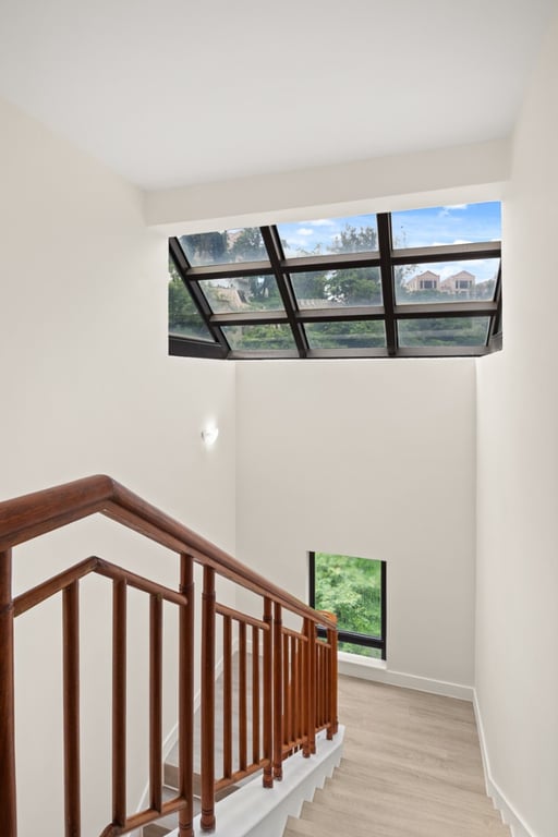 https://img.propertyraptor.com/cdn-cgi/imagedelivery/KD5bF_AFL0JDTbKLWF7z9g/ap8/ap8_001/hornet/prp/img/0bdbee119bbfb6e5bc9bc41b4c42006d-wtm.jpg/public