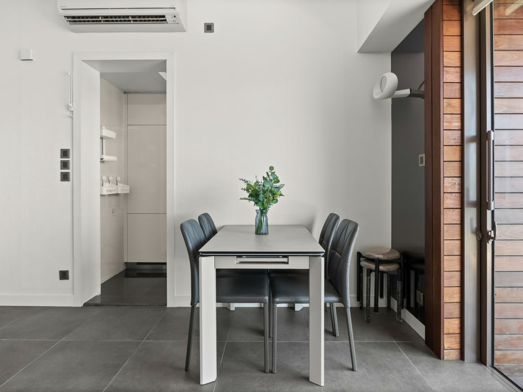 https://img.propertyraptor.com/cdn-cgi/imagedelivery/KD5bF_AFL0JDTbKLWF7z9g/ap8/ap8_001/hornet/prp/img/0c4b7586479df02b3f1f7b562607dcca.jpg/public