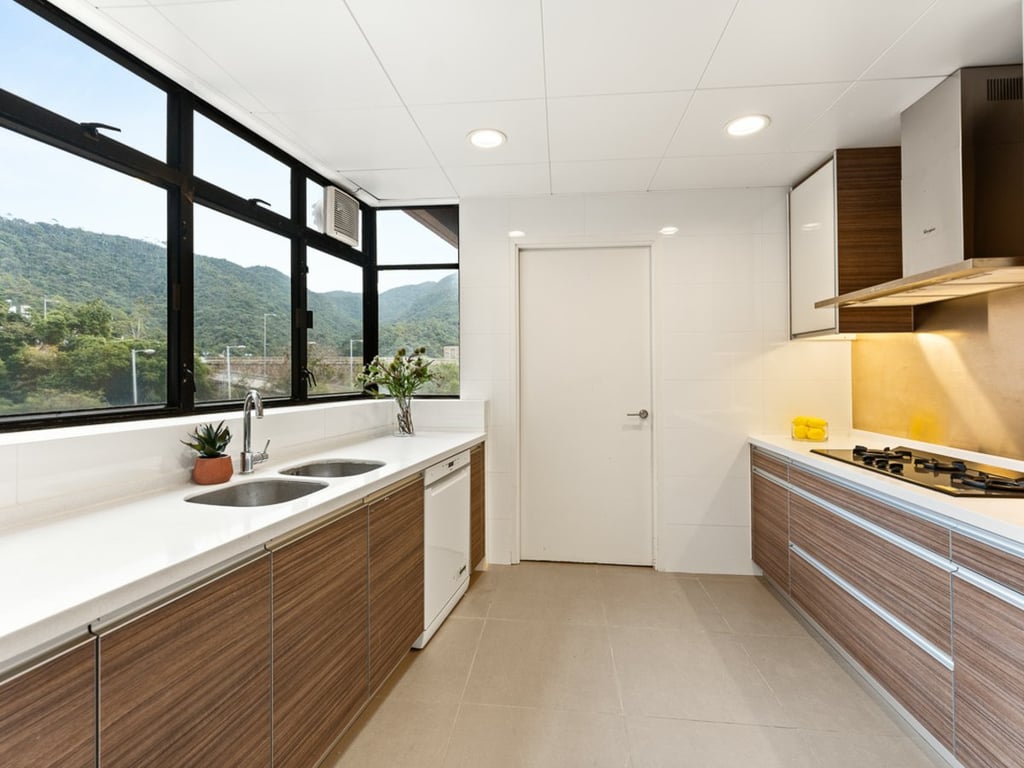 https://img.propertyraptor.com/cdn-cgi/imagedelivery/KD5bF_AFL0JDTbKLWF7z9g/ap8/ap8_001/hornet/prp/img/0c7d9c36c44cd8a9708dd4afa5a3bb5f.jpg/public