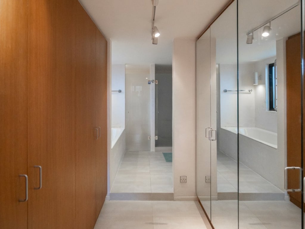 https://img.propertyraptor.com/cdn-cgi/imagedelivery/KD5bF_AFL0JDTbKLWF7z9g/ap8/ap8_001/hornet/prp/img/0c80a59a0844d80d541dfd1de65dff88.jpg/public