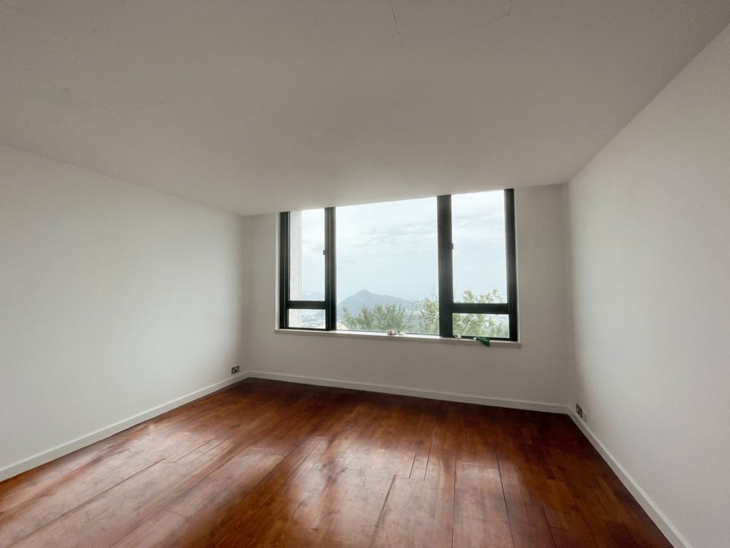 https://img.propertyraptor.com/cdn-cgi/imagedelivery/KD5bF_AFL0JDTbKLWF7z9g/ap8/ap8_001/hornet/prp/img/0c894a60691e82ae2e56987ad3eecaf4.jpg/public