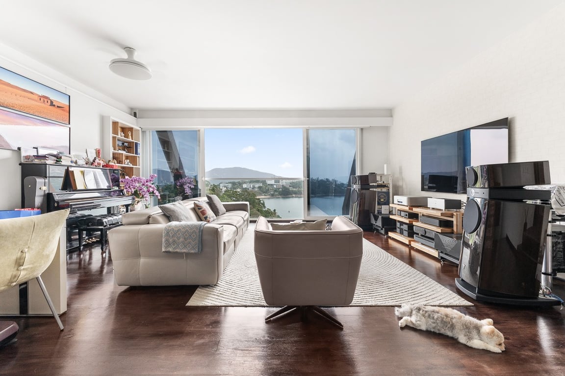 https://img.propertyraptor.com/cdn-cgi/imagedelivery/KD5bF_AFL0JDTbKLWF7z9g/ap8/ap8_001/hornet/prp/img/0ca1e96f0b37800060b118d0ffe539bd-wtm.jpg/public