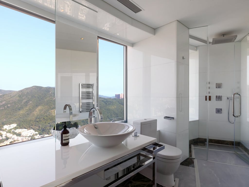 https://img.propertyraptor.com/cdn-cgi/imagedelivery/KD5bF_AFL0JDTbKLWF7z9g/ap8/ap8_001/hornet/prp/img/0cca6128b5bb29de1f4da8ada350750f.jpg/public