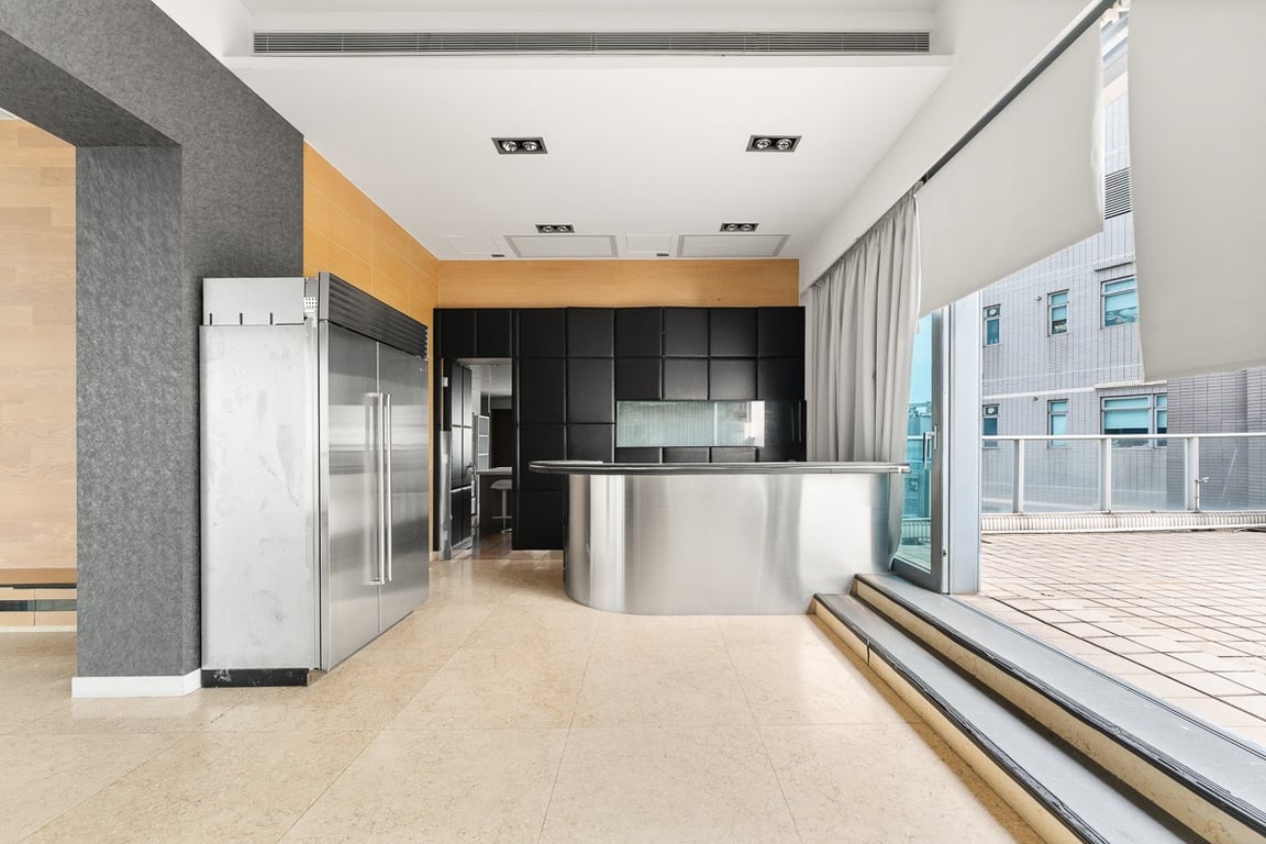 https://img.propertyraptor.com/cdn-cgi/imagedelivery/KD5bF_AFL0JDTbKLWF7z9g/ap8/ap8_001/hornet/prp/img/0d63f9440ae1d0a0ff144f0c292104c0-wtm.jpg/public