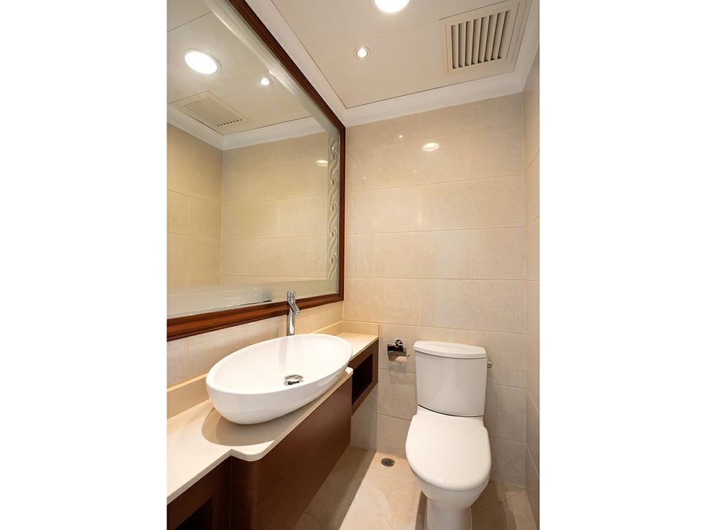 https://img.propertyraptor.com/cdn-cgi/imagedelivery/KD5bF_AFL0JDTbKLWF7z9g/ap8/ap8_001/hornet/prp/img/0d733c4a9f2272993481697b38c32d40.jpg/public
