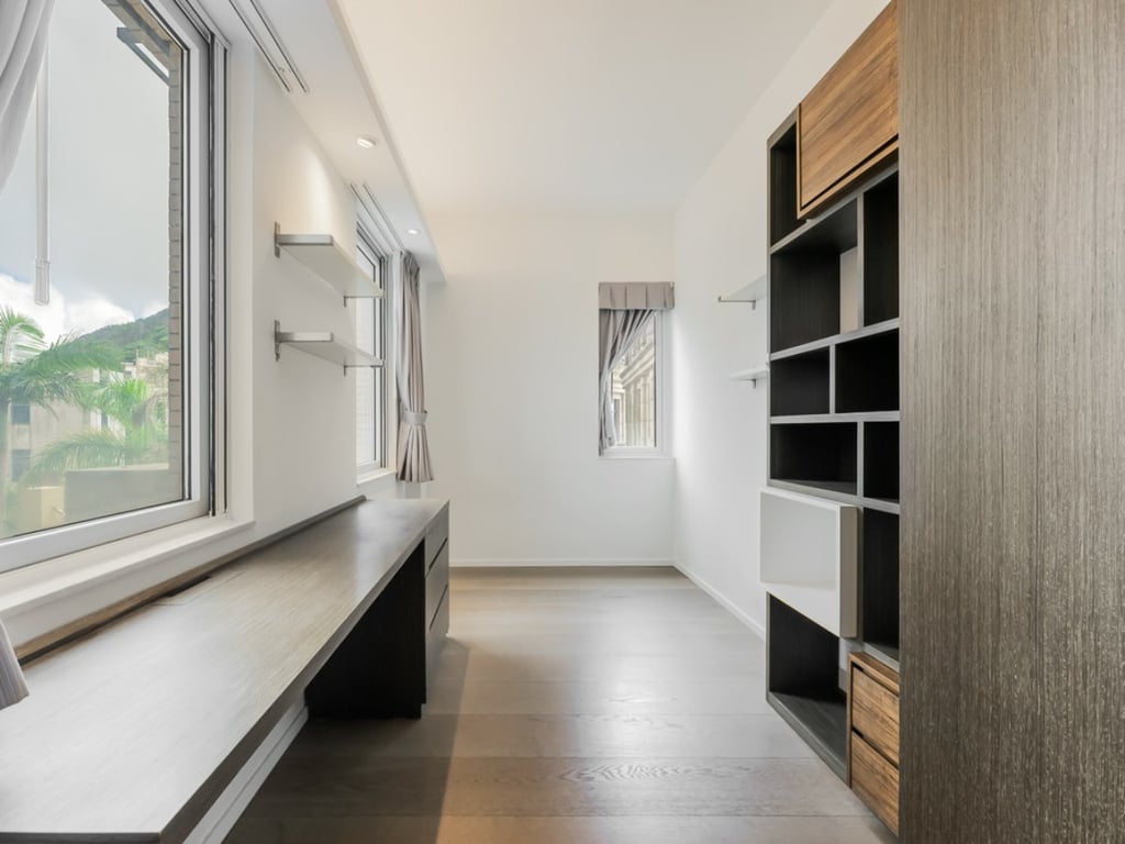https://img.propertyraptor.com/cdn-cgi/imagedelivery/KD5bF_AFL0JDTbKLWF7z9g/ap8/ap8_001/hornet/prp/img/0d9dacf9eaae6b46b6d21a4b62136885.jpg/public