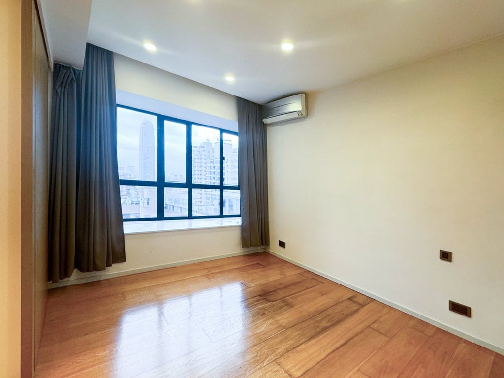 https://img.propertyraptor.com/cdn-cgi/imagedelivery/KD5bF_AFL0JDTbKLWF7z9g/ap8/ap8_001/hornet/prp/img/0daba82e4c8a42d3b3b749f8326f5334.jpg/public