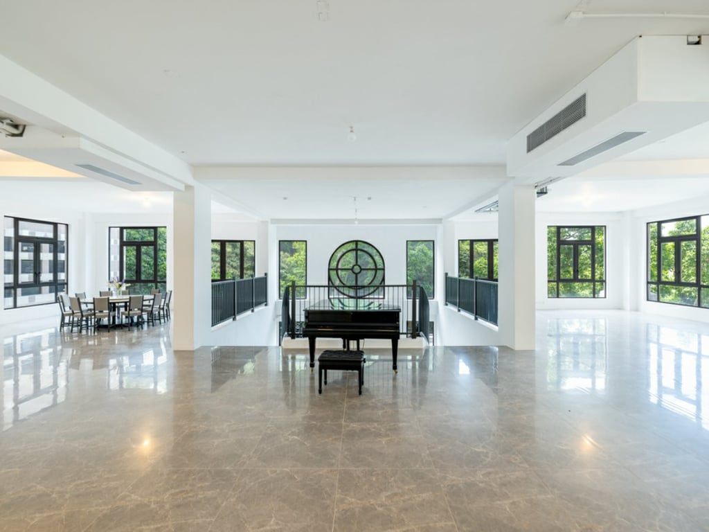 72 Repulse Bay Road