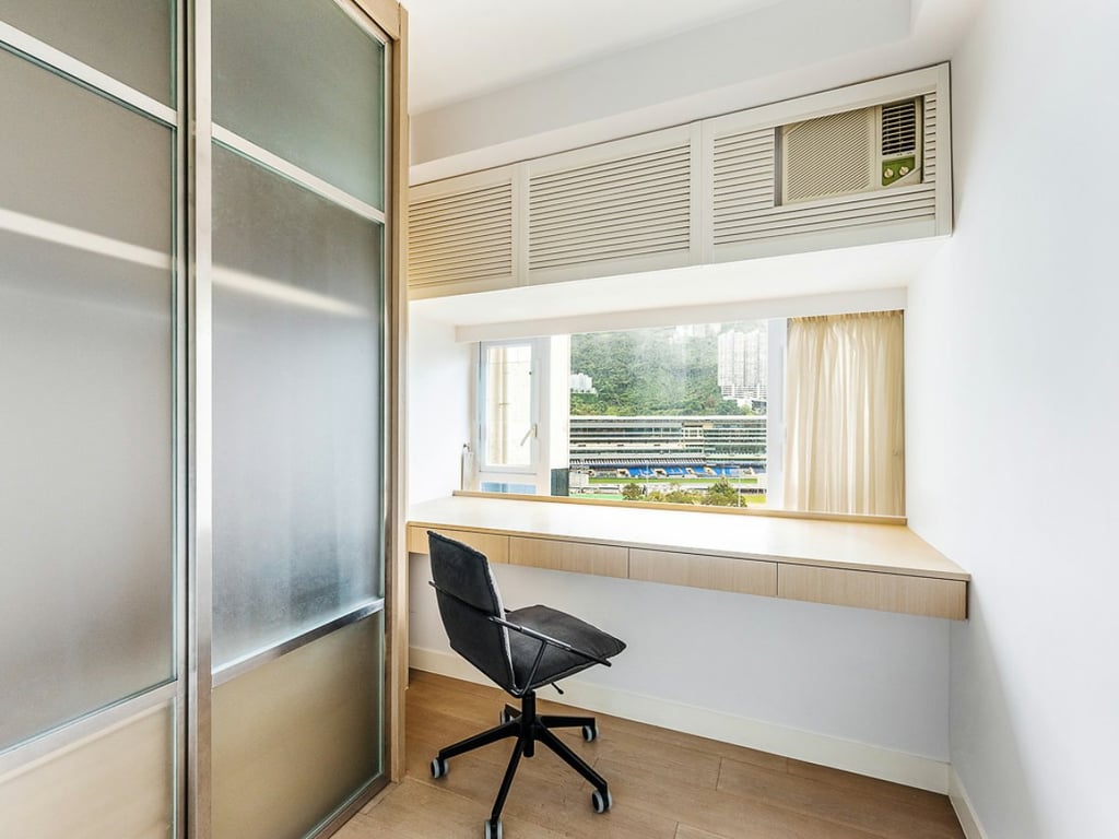 https://img.propertyraptor.com/cdn-cgi/imagedelivery/KD5bF_AFL0JDTbKLWF7z9g/ap8/ap8_001/hornet/prp/img/0e02eb7bd120db8153e60351e15f261a.jpg/public