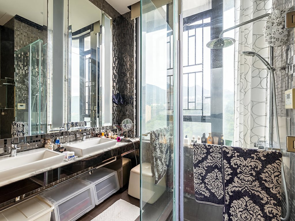 https://img.propertyraptor.com/cdn-cgi/imagedelivery/KD5bF_AFL0JDTbKLWF7z9g/ap8/ap8_001/hornet/prp/img/0e311e48d34465671731df0890d8bd7f.jpg/public