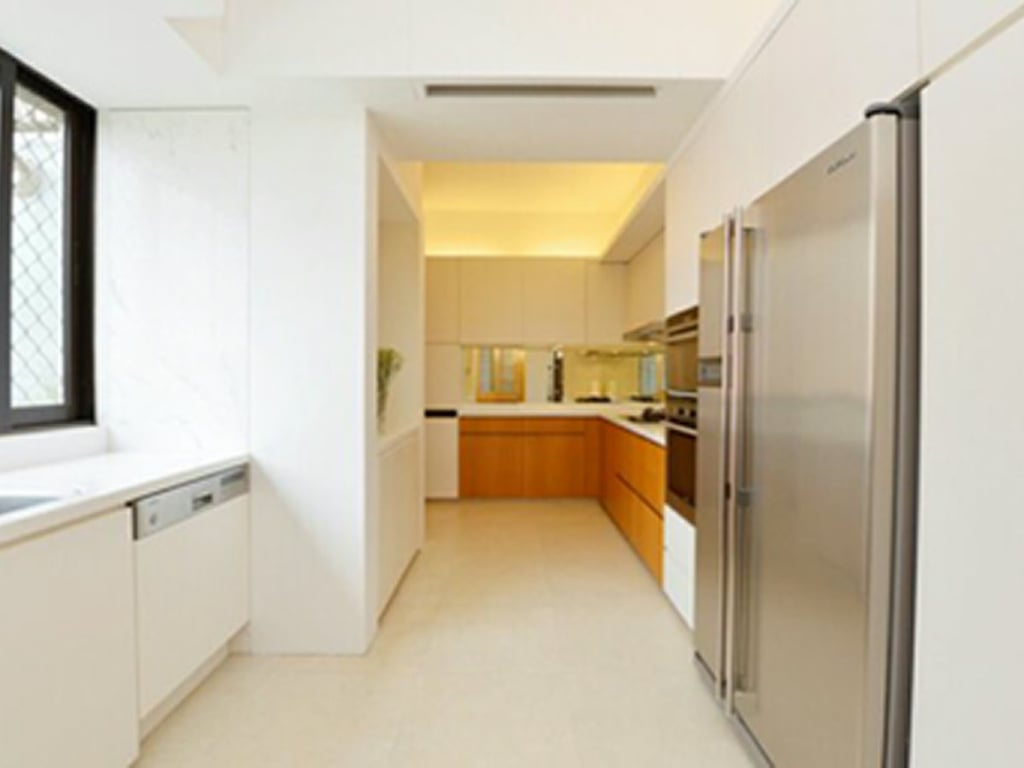 https://img.propertyraptor.com/cdn-cgi/imagedelivery/KD5bF_AFL0JDTbKLWF7z9g/ap8/ap8_001/hornet/prp/img/0e83daa1fe43bfb9bf485fb9176d69b1.jpg/public
