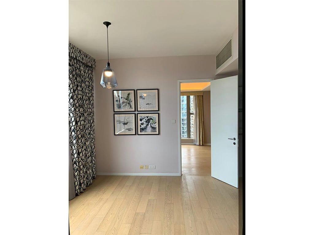 https://img.propertyraptor.com/cdn-cgi/imagedelivery/KD5bF_AFL0JDTbKLWF7z9g/ap8/ap8_001/hornet/prp/img/0e849bcc3822f1eafa464368604e198c.jpg/public
