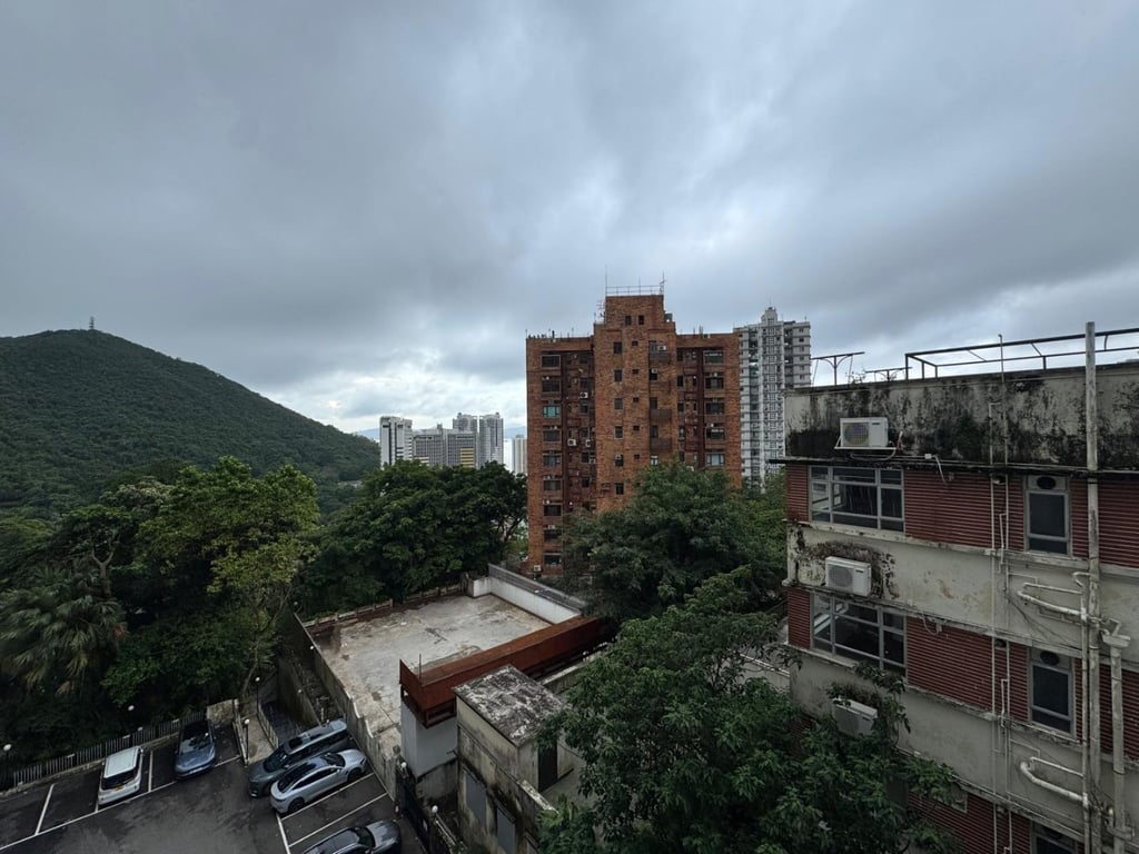 https://img.propertyraptor.com/cdn-cgi/imagedelivery/KD5bF_AFL0JDTbKLWF7z9g/ap8/ap8_001/hornet/prp/img/0ee484730a08deb58d51a24f90eb4c06-wtm.jpg/public