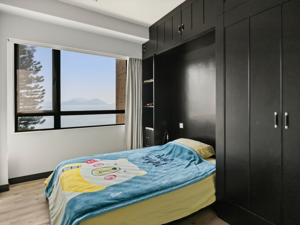 https://img.propertyraptor.com/cdn-cgi/imagedelivery/KD5bF_AFL0JDTbKLWF7z9g/ap8/ap8_001/hornet/prp/img/0f090abdccda627651c84c9bd5049b7a.jpg/public