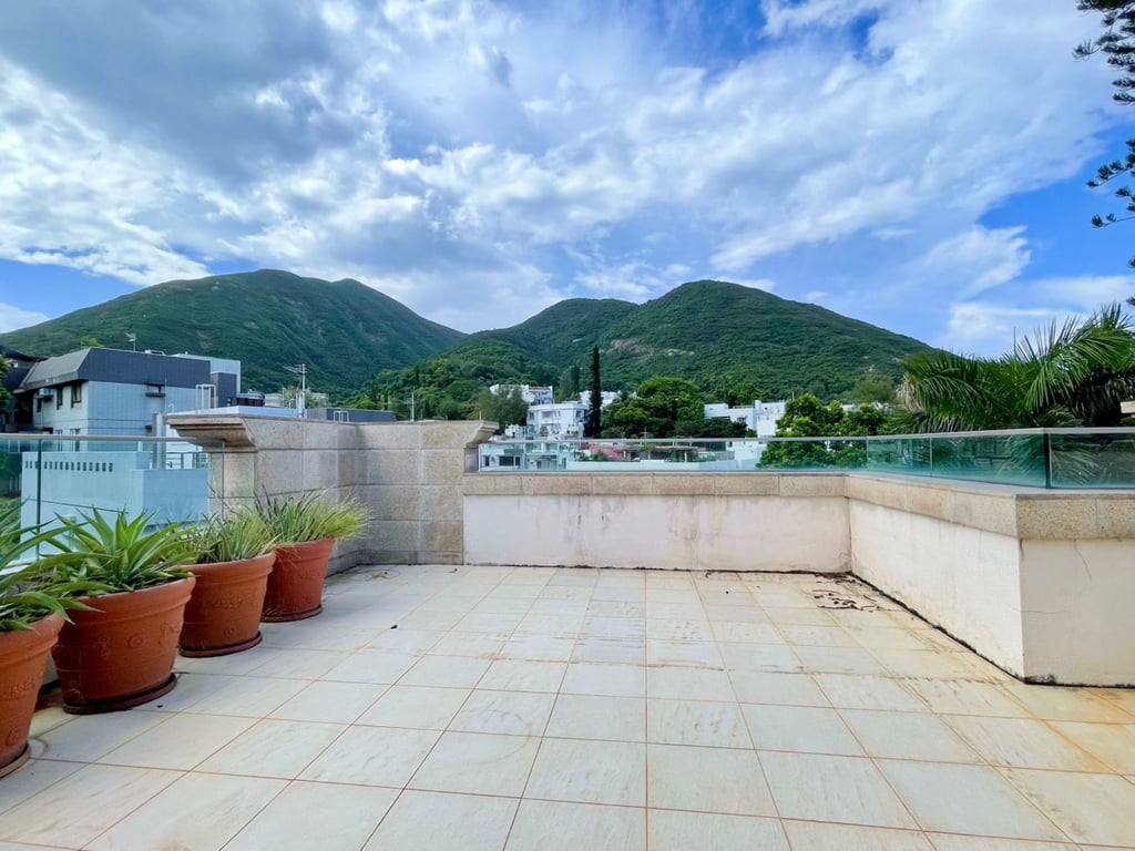 https://img.propertyraptor.com/cdn-cgi/imagedelivery/KD5bF_AFL0JDTbKLWF7z9g/ap8/ap8_001/hornet/prp/img/0f0beecf1a9e3f78281d45840f35def3.jpg/public
