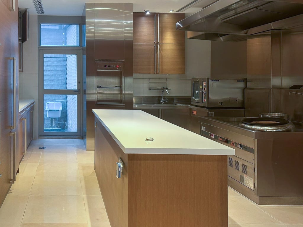 https://img.propertyraptor.com/cdn-cgi/imagedelivery/KD5bF_AFL0JDTbKLWF7z9g/ap8/ap8_001/hornet/prp/img/0f6a0fe11a1b4dff69ef8c16566435a2-wtm.jpg/public