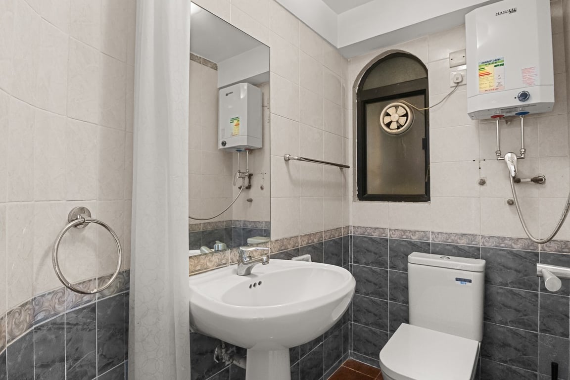 https://img.propertyraptor.com/cdn-cgi/imagedelivery/KD5bF_AFL0JDTbKLWF7z9g/ap8/ap8_001/hornet/prp/img/0f80fc66d250e3bf6d03c1e3efcfa2b5-wtm.jpg/public