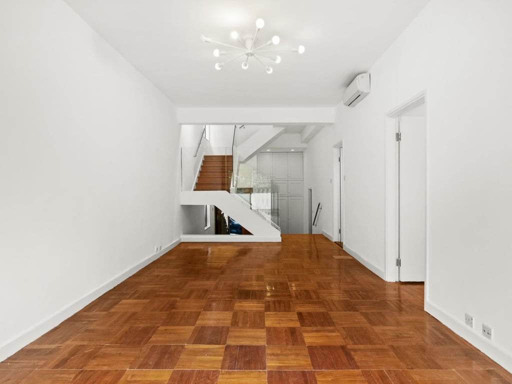 https://img.propertyraptor.com/cdn-cgi/imagedelivery/KD5bF_AFL0JDTbKLWF7z9g/ap8/ap8_001/hornet/prp/img/0f8af768c6b1b61d20a8ddc4a5334bef-wtm.jpg/public