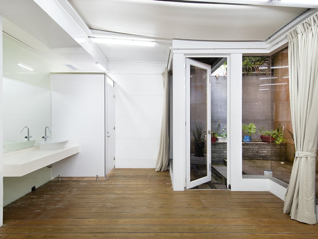 https://img.propertyraptor.com/cdn-cgi/imagedelivery/KD5bF_AFL0JDTbKLWF7z9g/ap8/ap8_001/hornet/prp/img/1004987086b3bb466fb91a4c62f321d8.jpg/public