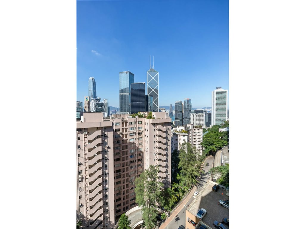 https://img.propertyraptor.com/cdn-cgi/imagedelivery/KD5bF_AFL0JDTbKLWF7z9g/ap8/ap8_001/hornet/prp/img/100b7a6b577a5d6e688c7a37a5a8c690.jpg/public