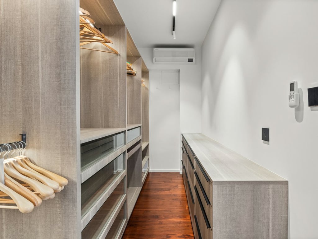 https://img.propertyraptor.com/cdn-cgi/imagedelivery/KD5bF_AFL0JDTbKLWF7z9g/ap8/ap8_001/hornet/prp/img/101771e20715dfce9282e176f4ef4a45.jpg/public