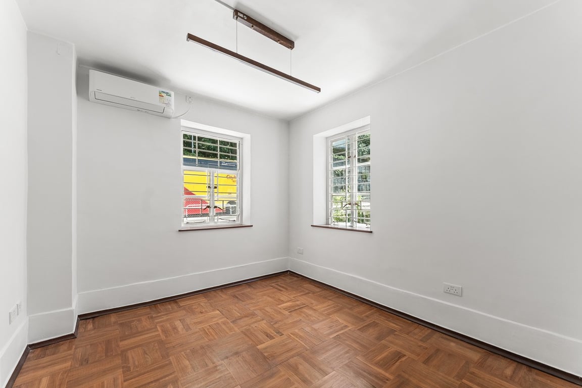 https://img.propertyraptor.com/cdn-cgi/imagedelivery/KD5bF_AFL0JDTbKLWF7z9g/ap8/ap8_001/hornet/prp/img/101a4297a1d2af823327ee4848bee82e-wtm.jpg/public