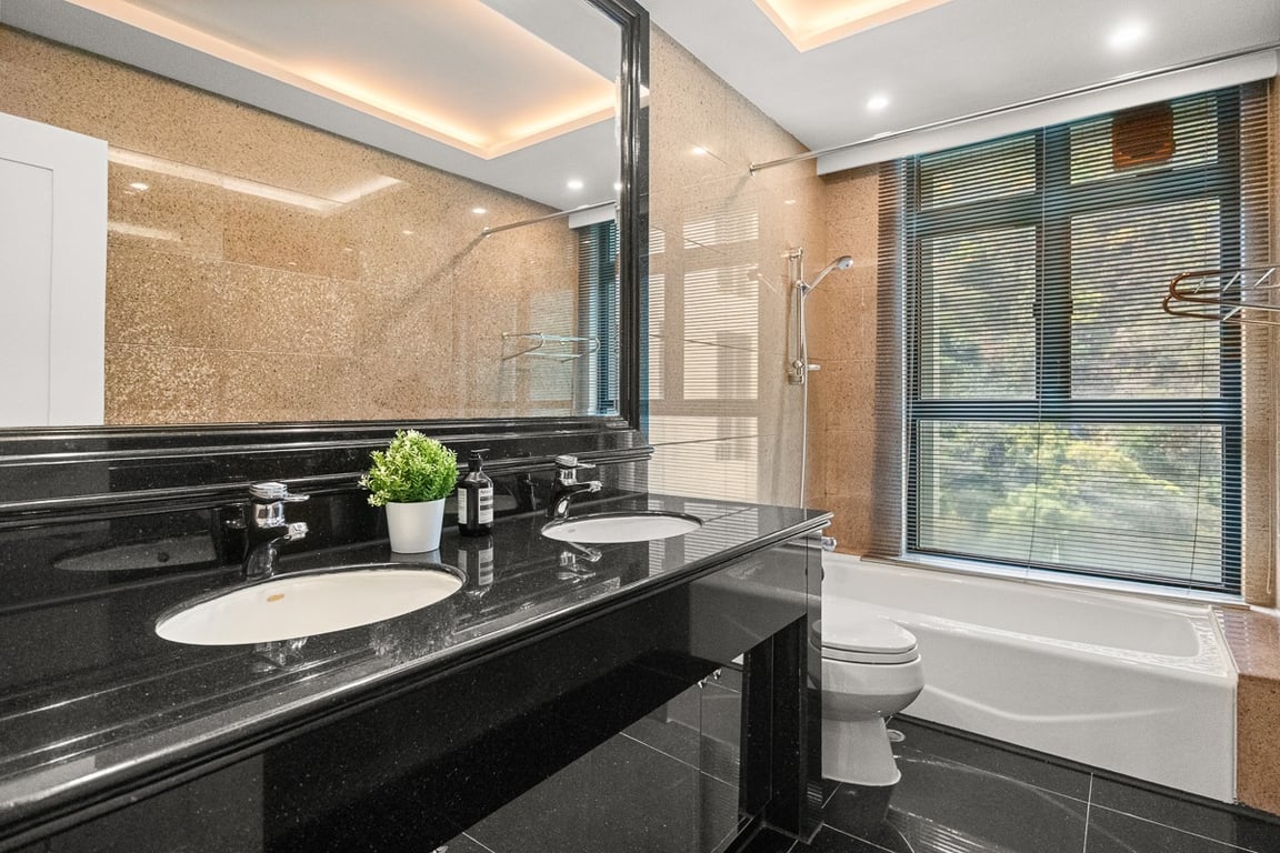 https://img.propertyraptor.com/cdn-cgi/imagedelivery/KD5bF_AFL0JDTbKLWF7z9g/ap8/ap8_001/hornet/prp/img/103c1c62c24b61efeffbe82c1afc3b5c-wtm.jpg/public