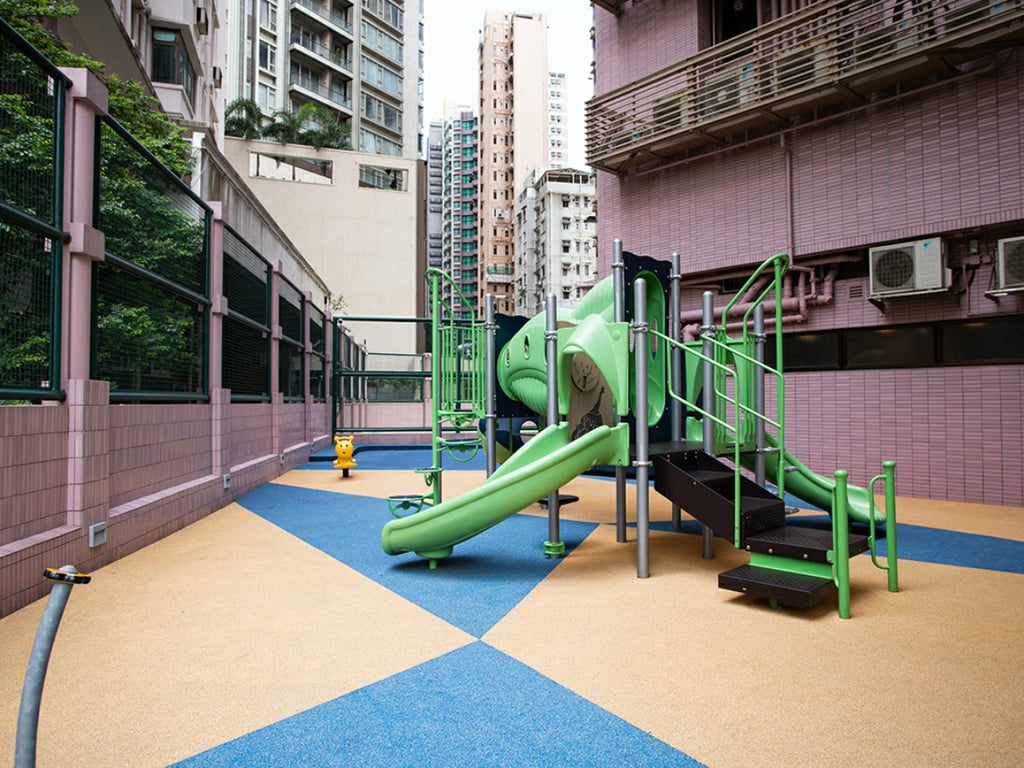 https://img.propertyraptor.com/cdn-cgi/imagedelivery/KD5bF_AFL0JDTbKLWF7z9g/ap8/ap8_001/hornet/prp/img/104fcdd934160b37f585df100c539c74.jpg/public