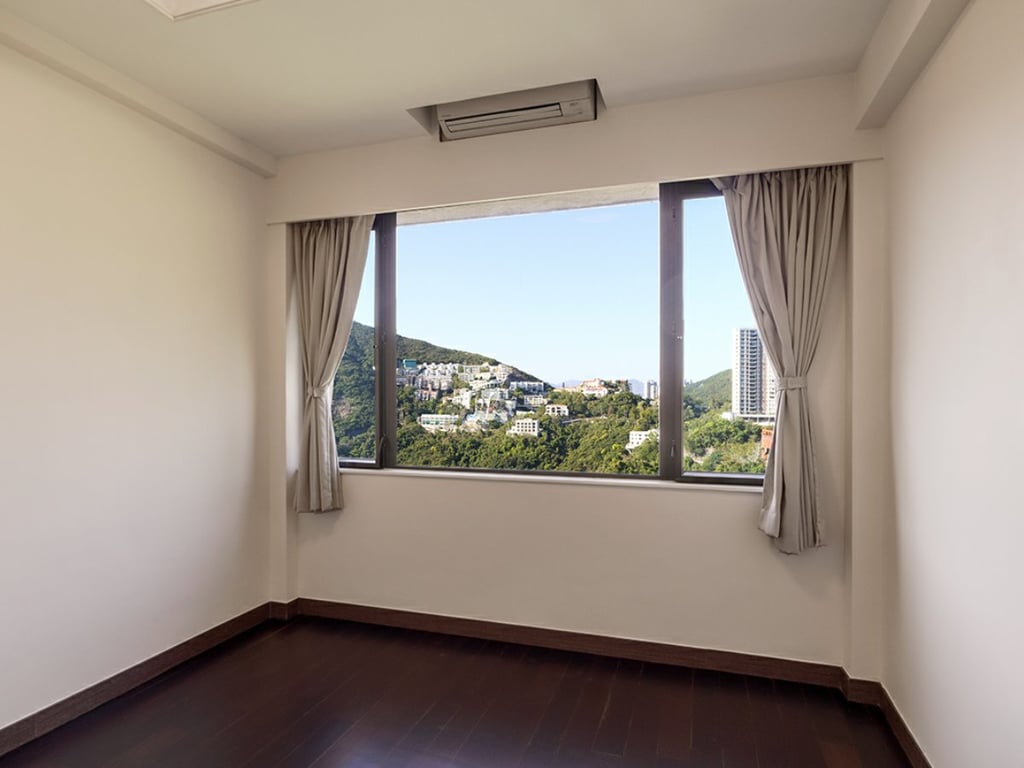 https://img.propertyraptor.com/cdn-cgi/imagedelivery/KD5bF_AFL0JDTbKLWF7z9g/ap8/ap8_001/hornet/prp/img/10667dd1aac1415aab1f25f3bdb8400d.jpg/public