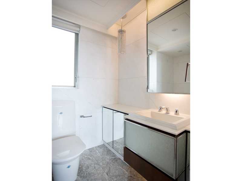 https://img.propertyraptor.com/cdn-cgi/imagedelivery/KD5bF_AFL0JDTbKLWF7z9g/ap8/ap8_001/hornet/prp/img/109217429f8be971f829d04cb6ab10e2.jpg/public