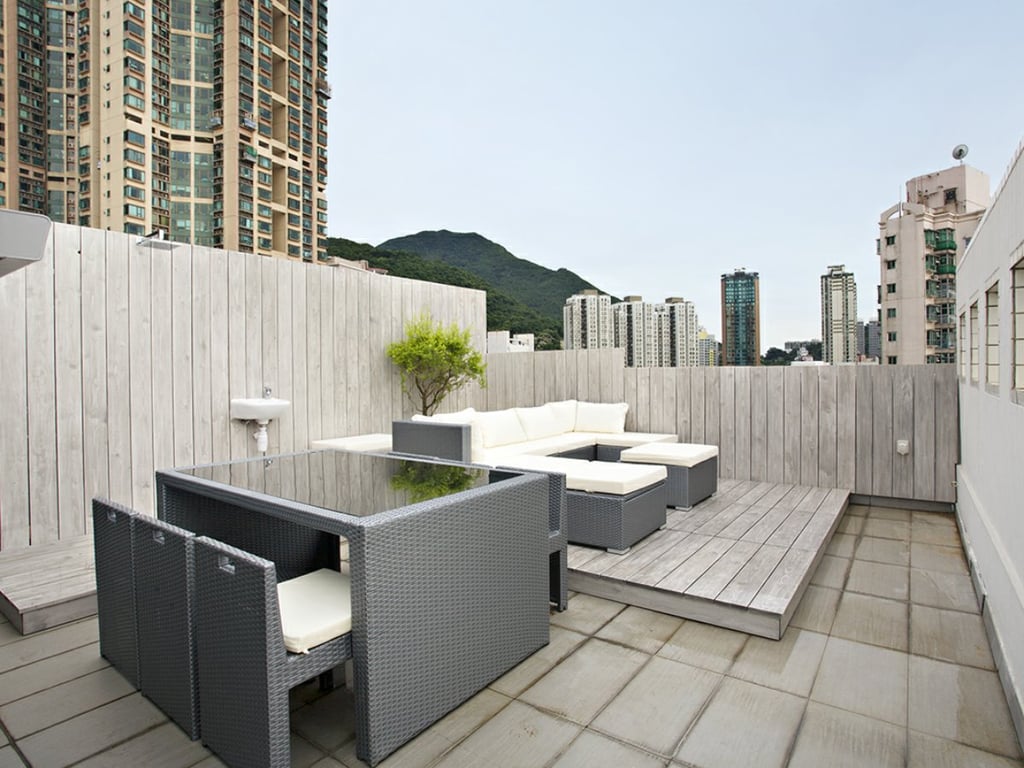 https://img.propertyraptor.com/cdn-cgi/imagedelivery/KD5bF_AFL0JDTbKLWF7z9g/ap8/ap8_001/hornet/prp/img/10a8f2896f091c88dc4c1be65ed65b1e.jpg/public