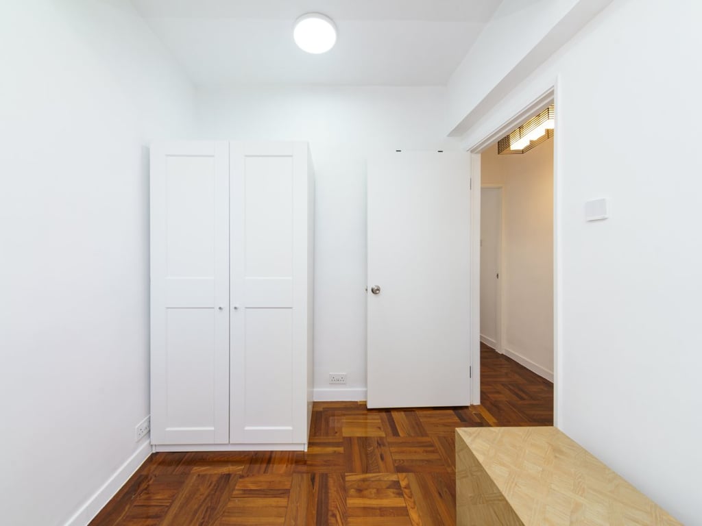 https://img.propertyraptor.com/cdn-cgi/imagedelivery/KD5bF_AFL0JDTbKLWF7z9g/ap8/ap8_001/hornet/prp/img/10b66c3e0b6a8d344470abcfba407eb2.jpg/public