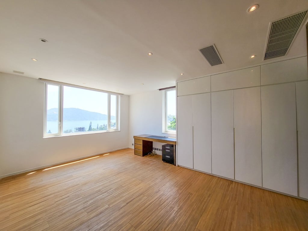 https://img.propertyraptor.com/cdn-cgi/imagedelivery/KD5bF_AFL0JDTbKLWF7z9g/ap8/ap8_001/hornet/prp/img/10cbf04eba1d95d6506a89f38de4cb4d-wtm.jpg/public