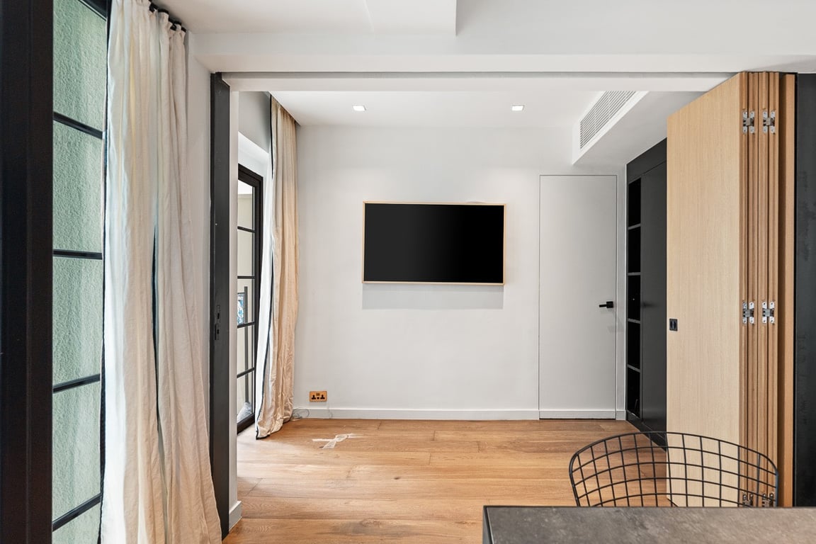 https://img.propertyraptor.com/cdn-cgi/imagedelivery/KD5bF_AFL0JDTbKLWF7z9g/ap8/ap8_001/hornet/prp/img/10d2c1b603202260f268fc61b921e3c1-wtm.jpg/public