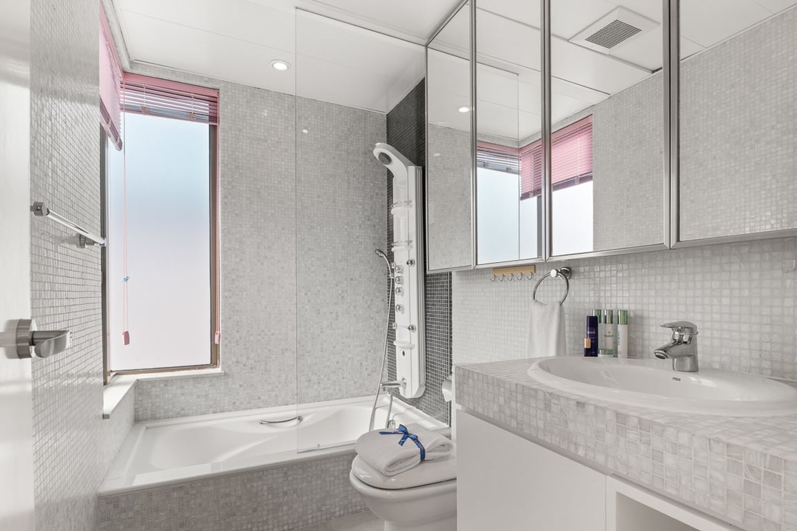 https://img.propertyraptor.com/cdn-cgi/imagedelivery/KD5bF_AFL0JDTbKLWF7z9g/ap8/ap8_001/hornet/prp/img/10f58cd4e6451051cfd1559fc6ccd3b4-wtm.jpg/public