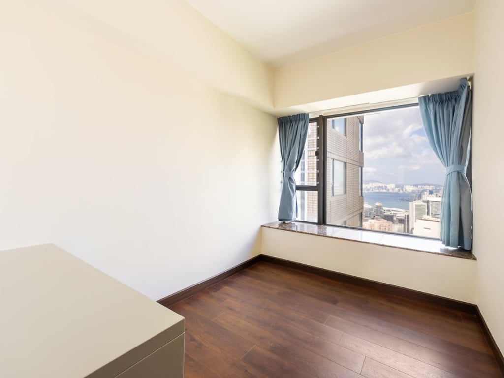 https://img.propertyraptor.com/cdn-cgi/imagedelivery/KD5bF_AFL0JDTbKLWF7z9g/ap8/ap8_001/hornet/prp/img/10f703088da12ddd92a05e20aaa8e3fd.jpg/public