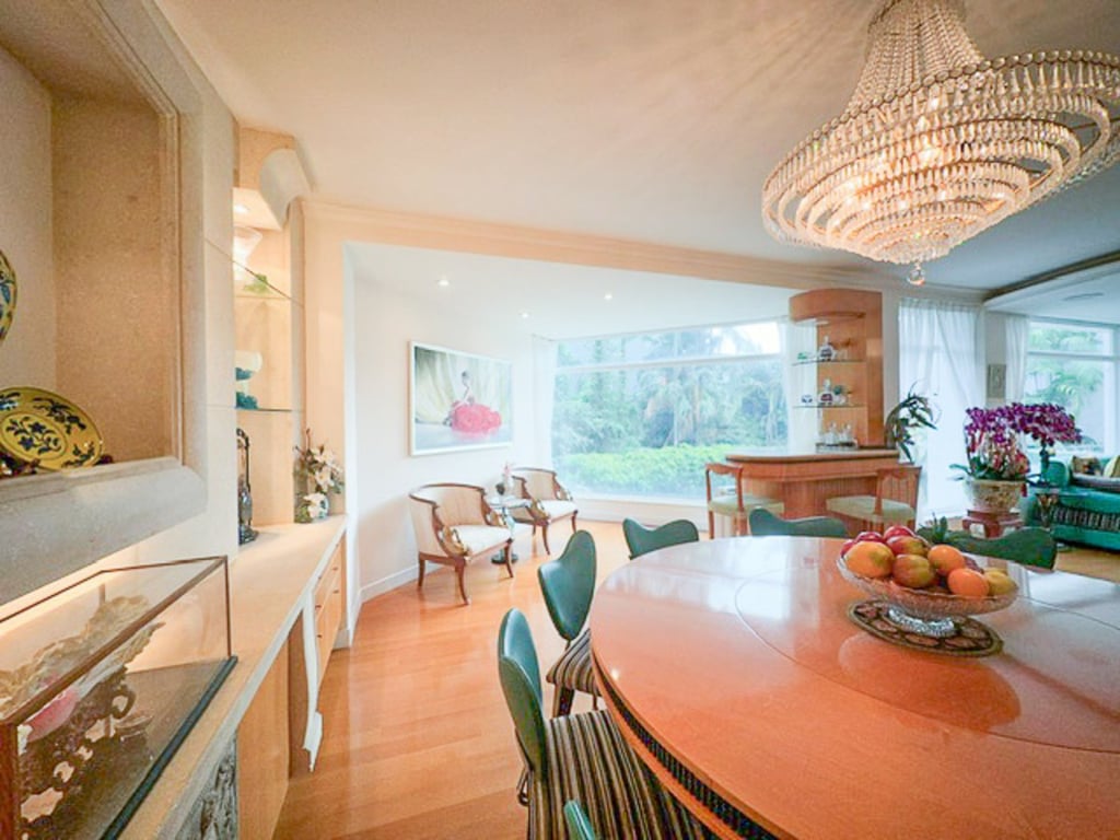 https://img.propertyraptor.com/cdn-cgi/imagedelivery/KD5bF_AFL0JDTbKLWF7z9g/ap8/ap8_001/hornet/prp/img/110c48f7f933551d078ee7ac7e4bc5ac.jpg/public
