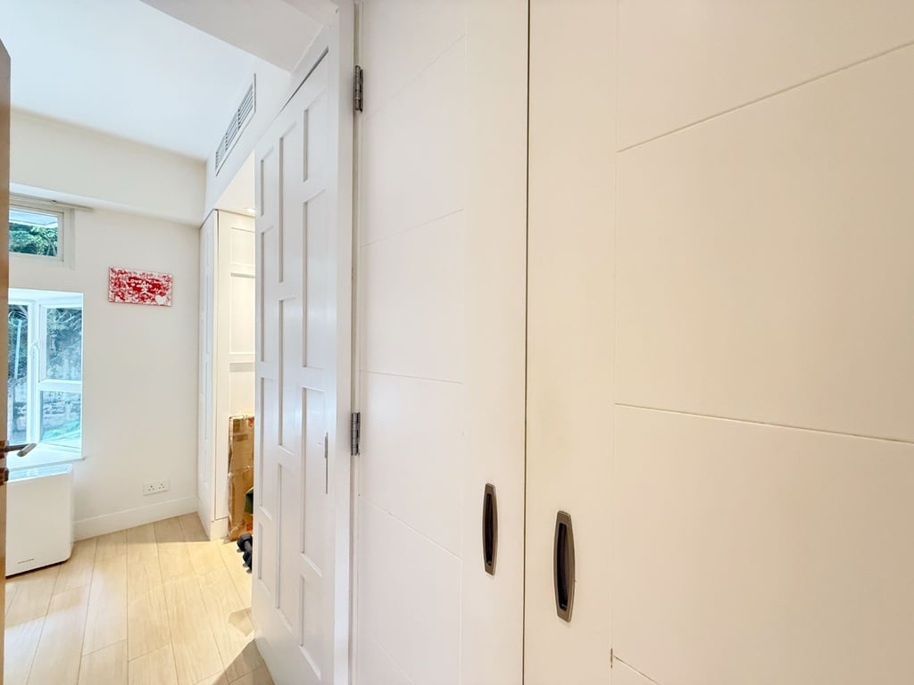 https://img.propertyraptor.com/cdn-cgi/imagedelivery/KD5bF_AFL0JDTbKLWF7z9g/ap8/ap8_001/hornet/prp/img/110de1c37f86ad2e22afce7ab2d9611e-wtm.jpg/public