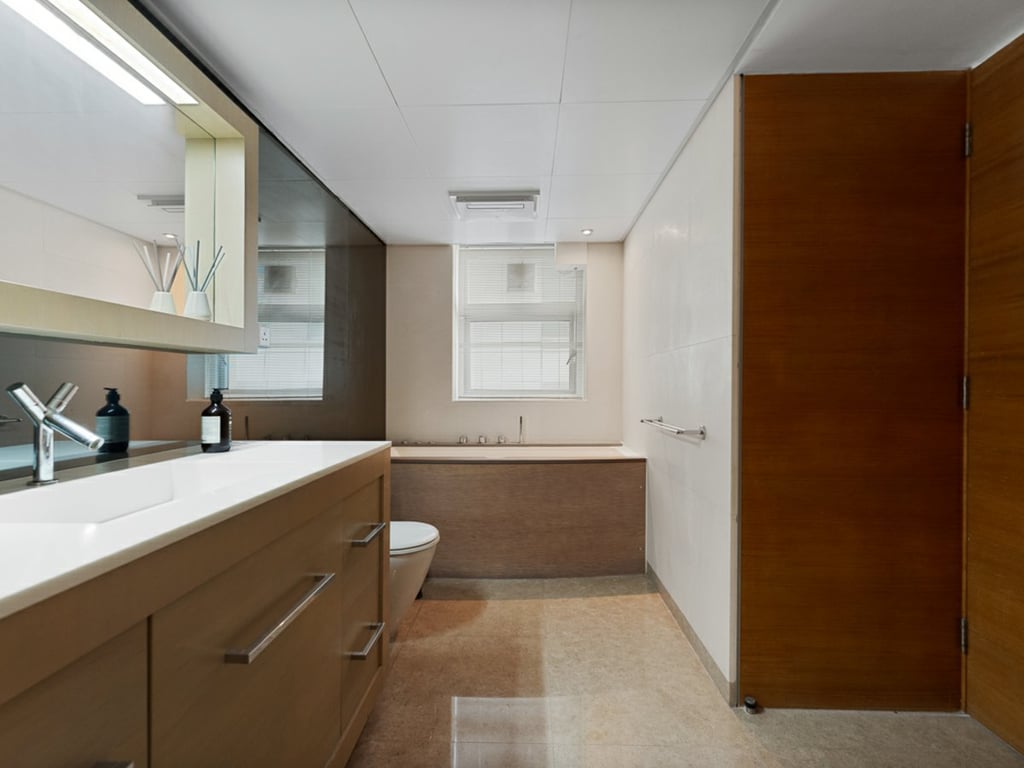 https://img.propertyraptor.com/cdn-cgi/imagedelivery/KD5bF_AFL0JDTbKLWF7z9g/ap8/ap8_001/hornet/prp/img/1112916d77256dd04fbfc8bc6f577cf1-wtm.jpg/public