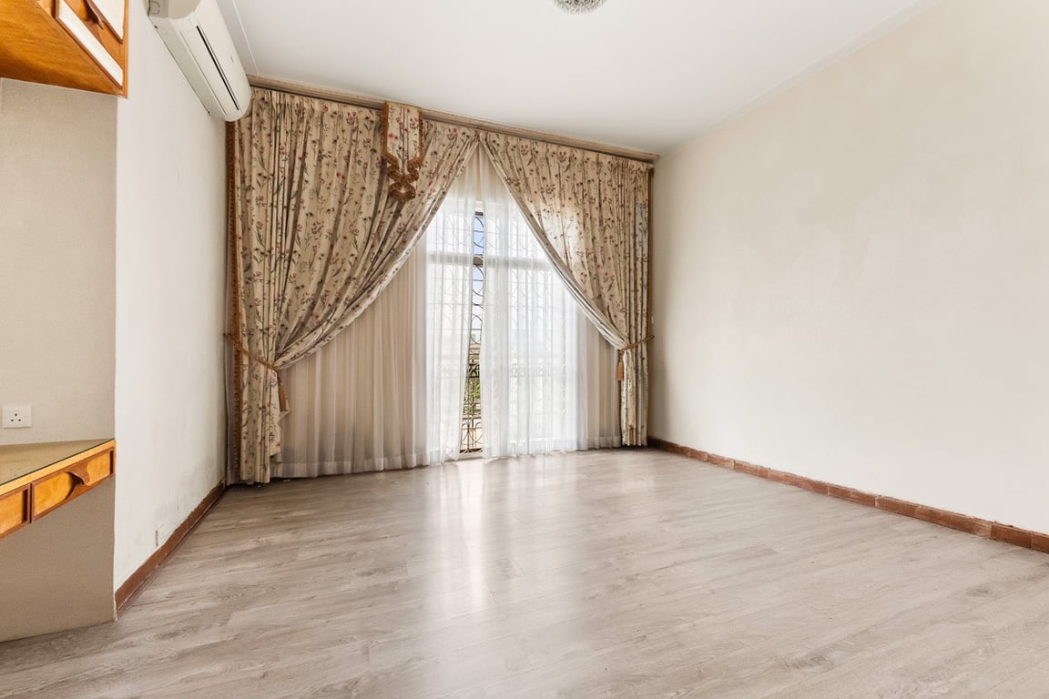 https://img.propertyraptor.com/cdn-cgi/imagedelivery/KD5bF_AFL0JDTbKLWF7z9g/ap8/ap8_001/hornet/prp/img/116e17c6df1e38457f56614631d05a8b-wtm.jpg/public