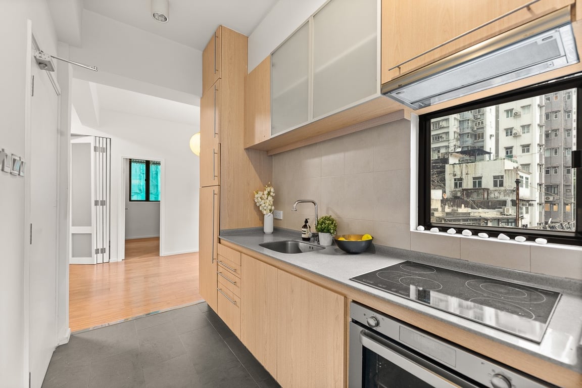 https://img.propertyraptor.com/cdn-cgi/imagedelivery/KD5bF_AFL0JDTbKLWF7z9g/ap8/ap8_001/hornet/prp/img/1189758acb29731f2f2f7ba71eecc9db-wtm.jpg/public