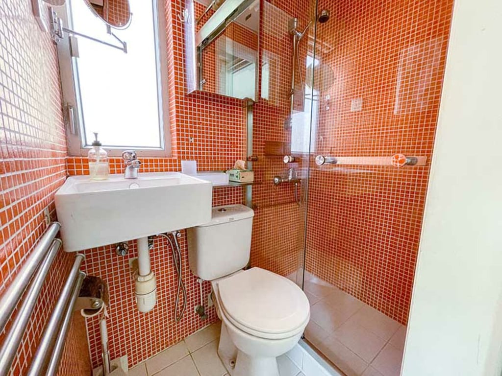 https://img.propertyraptor.com/cdn-cgi/imagedelivery/KD5bF_AFL0JDTbKLWF7z9g/ap8/ap8_001/hornet/prp/img/118c568a2417d4b797376863cf685066.jpg/public