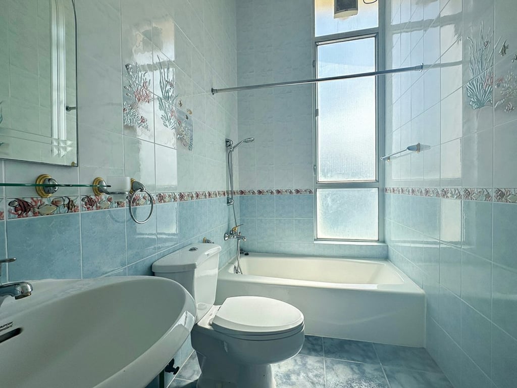 https://img.propertyraptor.com/cdn-cgi/imagedelivery/KD5bF_AFL0JDTbKLWF7z9g/ap8/ap8_001/hornet/prp/img/11a4656b7af10433d31dc9ac334e9d75.jpg/public