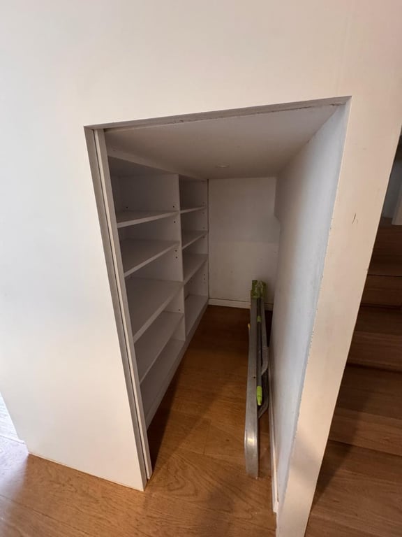 https://img.propertyraptor.com/cdn-cgi/imagedelivery/KD5bF_AFL0JDTbKLWF7z9g/ap8/ap8_001/hornet/prp/img/11c8a1155a168a9a8585fa45c2ae9d18-wtm.jpg/public