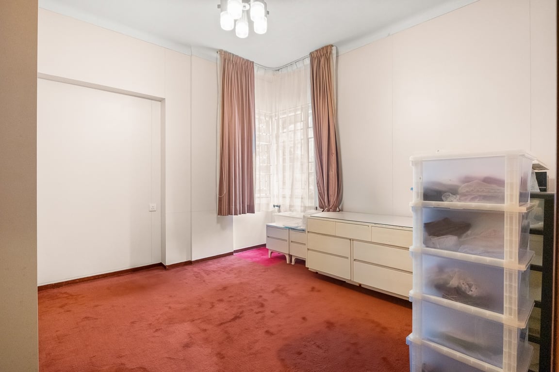 https://img.propertyraptor.com/cdn-cgi/imagedelivery/KD5bF_AFL0JDTbKLWF7z9g/ap8/ap8_001/hornet/prp/img/11d735bd6c21863fcb18d2a11c03978b-wtm.jpg/public