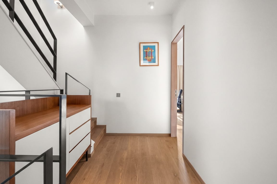 https://img.propertyraptor.com/cdn-cgi/imagedelivery/KD5bF_AFL0JDTbKLWF7z9g/ap8/ap8_001/hornet/prp/img/11ddc13aeba23894c07e27b5e67ca5b2-wtm.jpg/public
