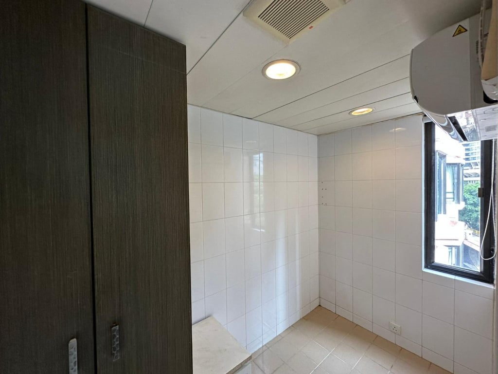 https://img.propertyraptor.com/cdn-cgi/imagedelivery/KD5bF_AFL0JDTbKLWF7z9g/ap8/ap8_001/hornet/prp/img/11e02e4363771f383314ff22d241bb54-wtm.jpg/public