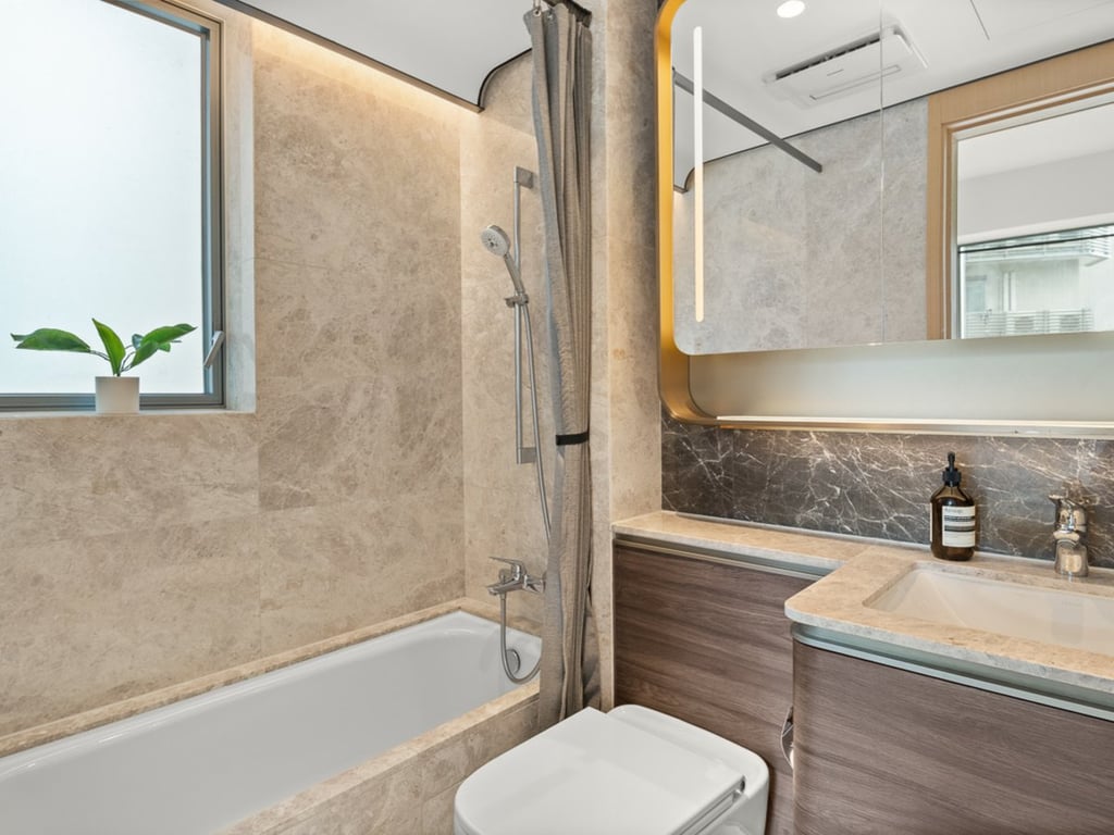 https://img.propertyraptor.com/cdn-cgi/imagedelivery/KD5bF_AFL0JDTbKLWF7z9g/ap8/ap8_001/hornet/prp/img/11fe20adf11748e3afedc243ac42da41.jpg/public