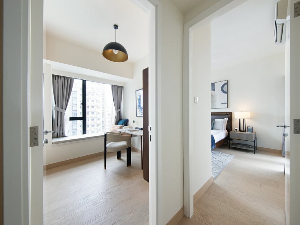 https://img.propertyraptor.com/cdn-cgi/imagedelivery/KD5bF_AFL0JDTbKLWF7z9g/ap8/ap8_001/hornet/prp/img/121073949e4ce971c67aabb2a22593cc.jpg/public